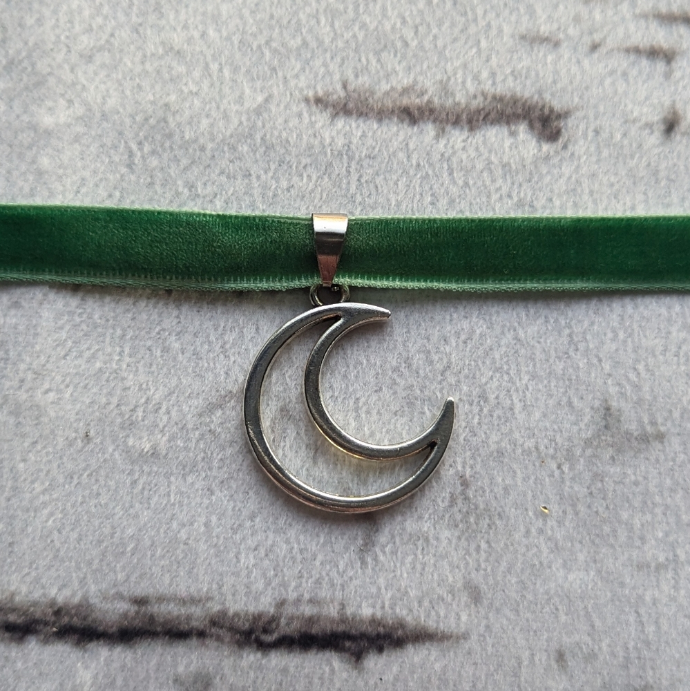 🩷 Moon Choker